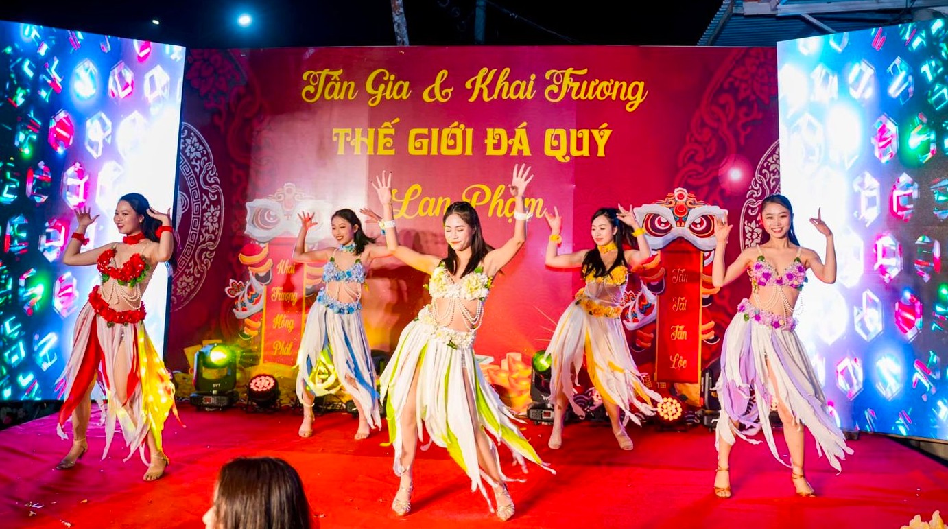 Đội ngũ sự kiện lên kế hoạch tổ chức lễ khai trương chuyên nghiệp cho doanh nghiệp