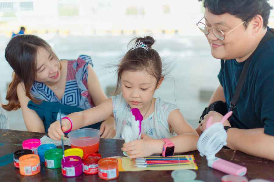Hoạt động vui chơi tập thể trong chương trình tổ chức ngày hội gia đình cho doanh nghiệp