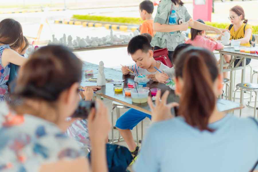 Hoạt động vui chơi tập thể trong chương trình tổ chức ngày hội gia đình cho doanh nghiệp