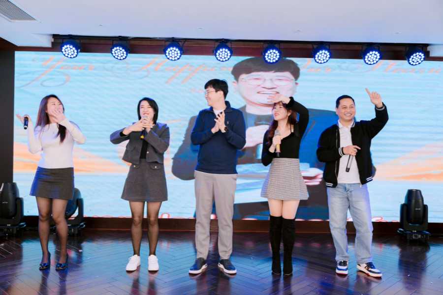 Khách mời hào hứng tham gia chương trình nhờ kịch bản tổ chức hội nghị tri ân khách hàng hấp dẫn