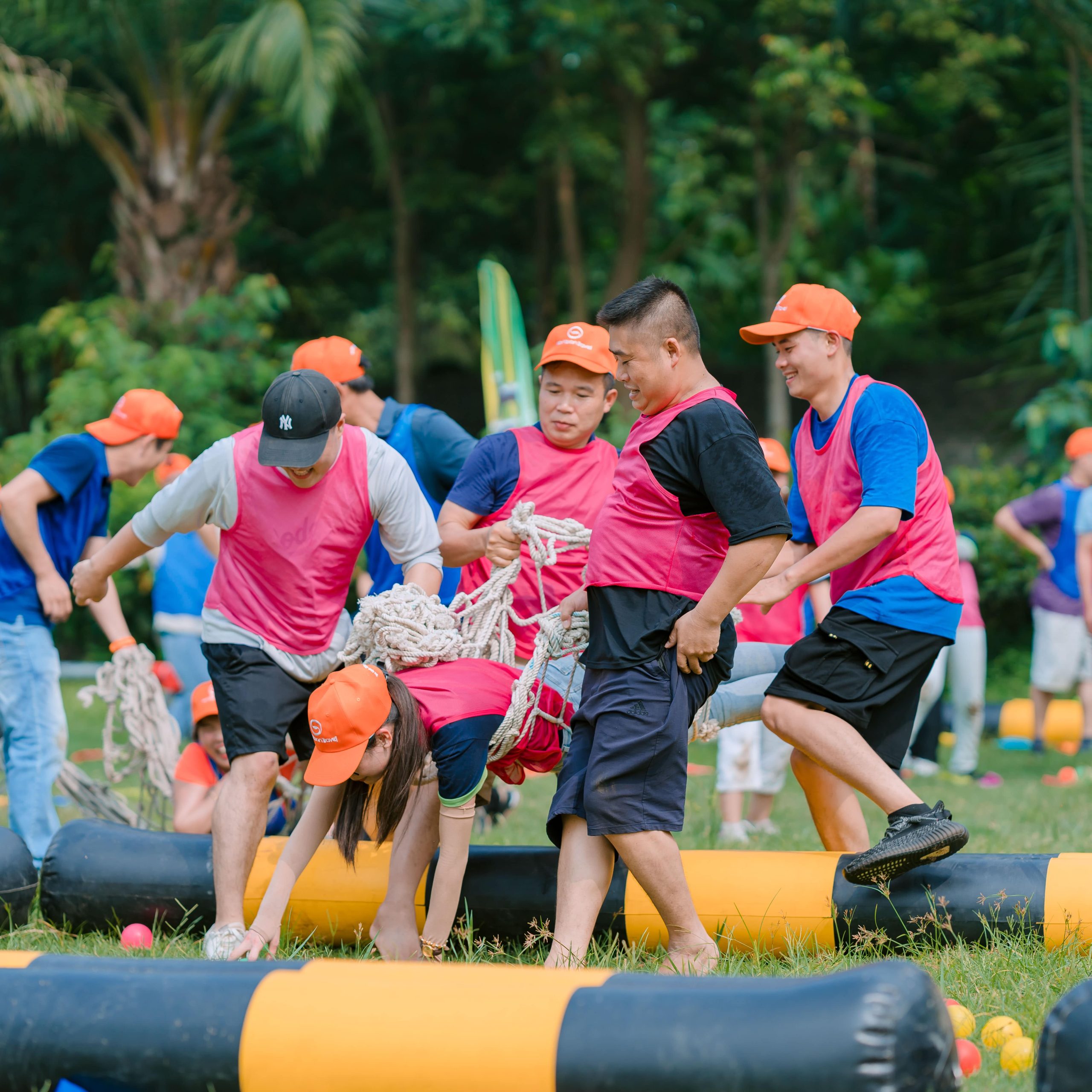Lý do nên tổ chức team building cho công ty nâng cao tinh thần làm việc nhóm