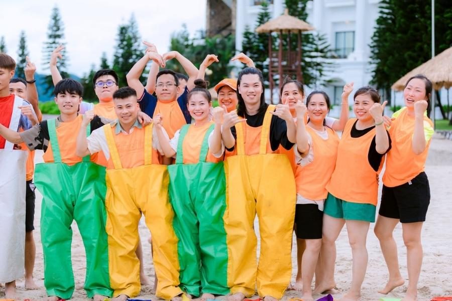 Tổ Chức Team Building Tại Hạ Long: Tạo Sóng Thành Công
