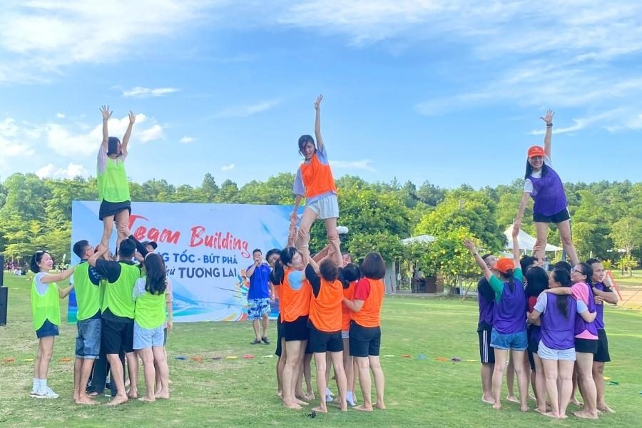 Tổ Chức Team Building Tại Hòn Dáu Resort Máu Lửa Ngày Hè