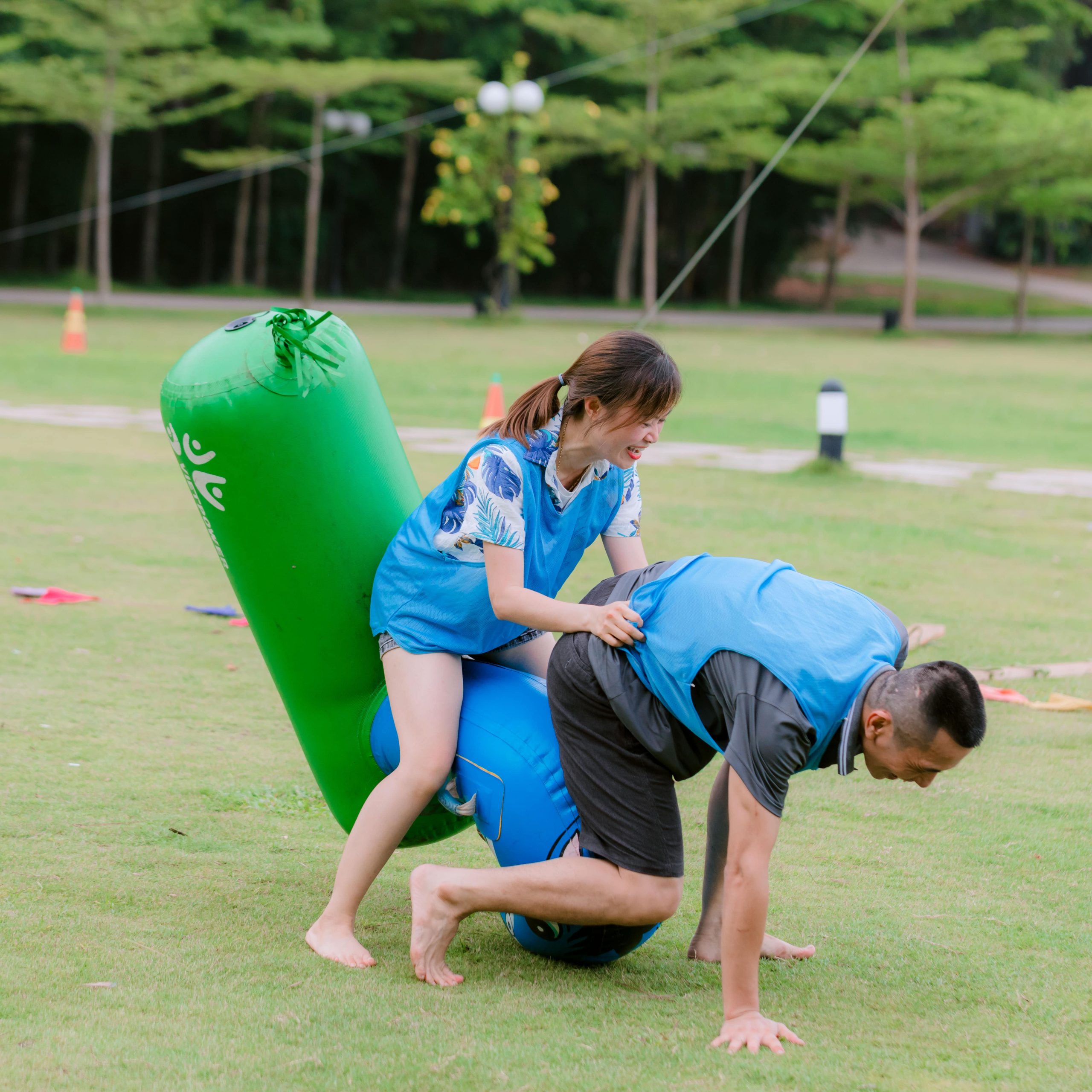 Trò chơi team building ngoài trời giúp gắn kết tinh thần làm việc nhóm