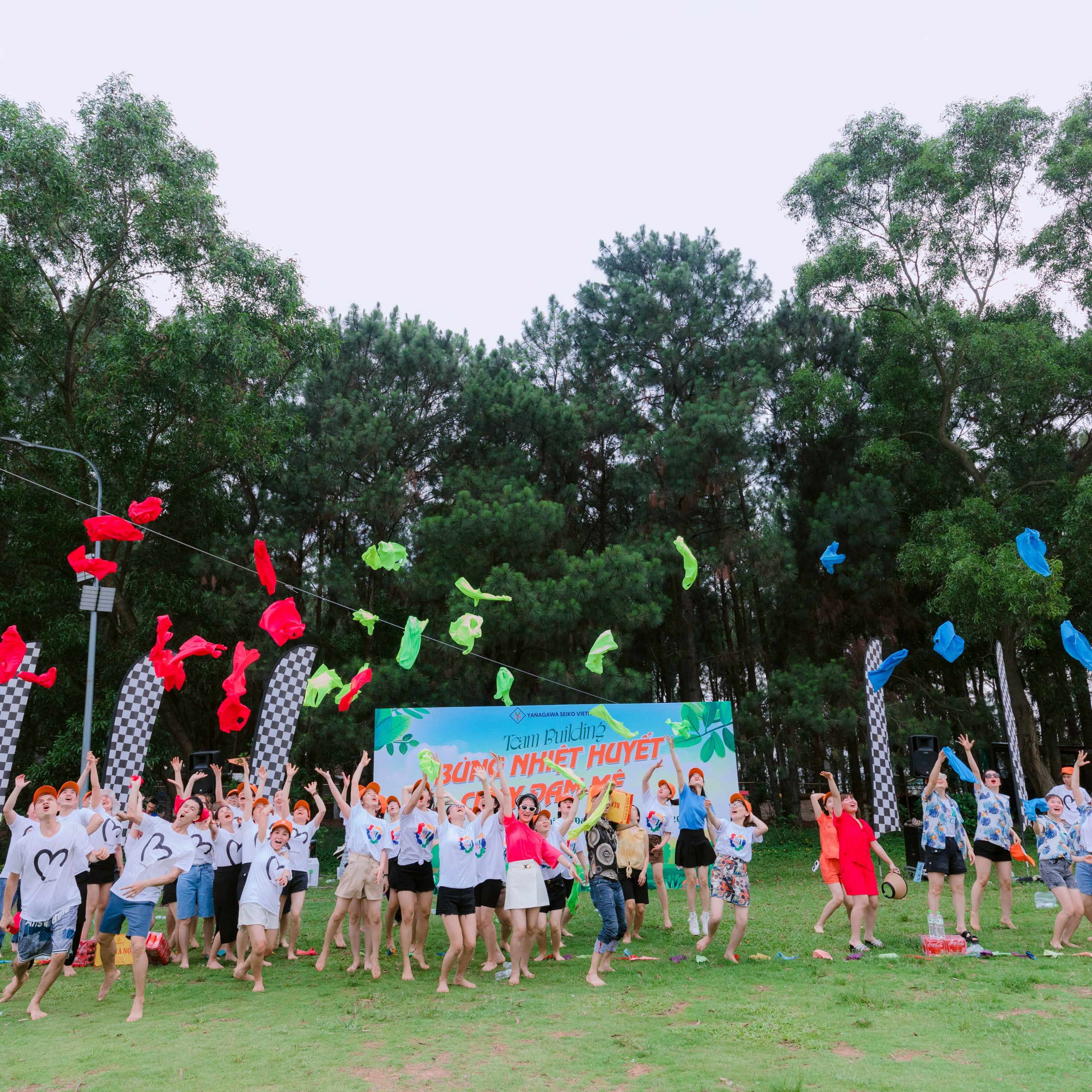 Trò chơi team building ngoài trời mang lại tiếng cười và kết nối đội ngũ