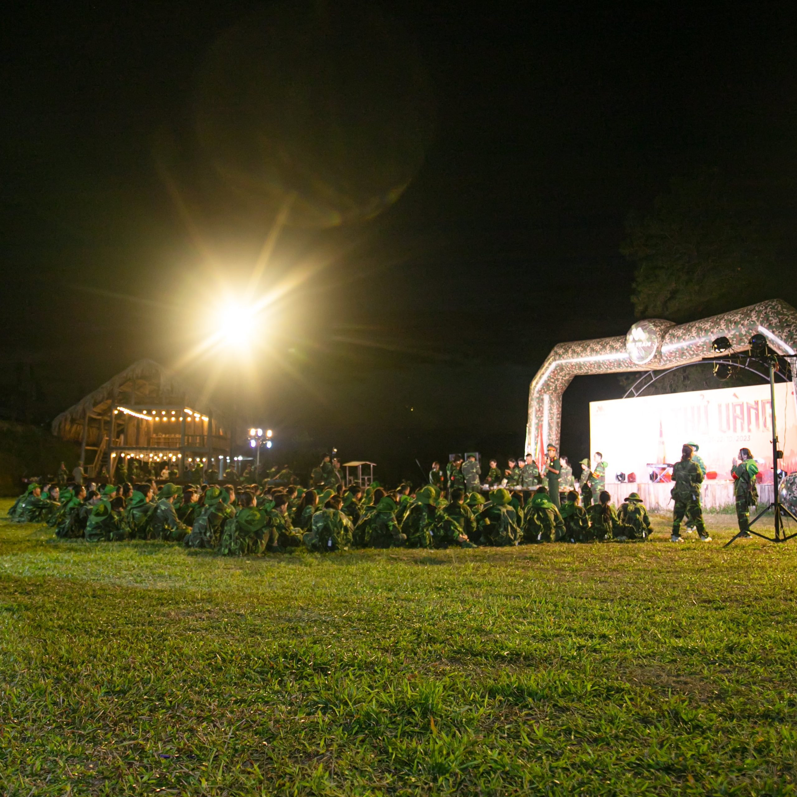 tổ chức team building quân đội cho nhân viên doanh nghiệp